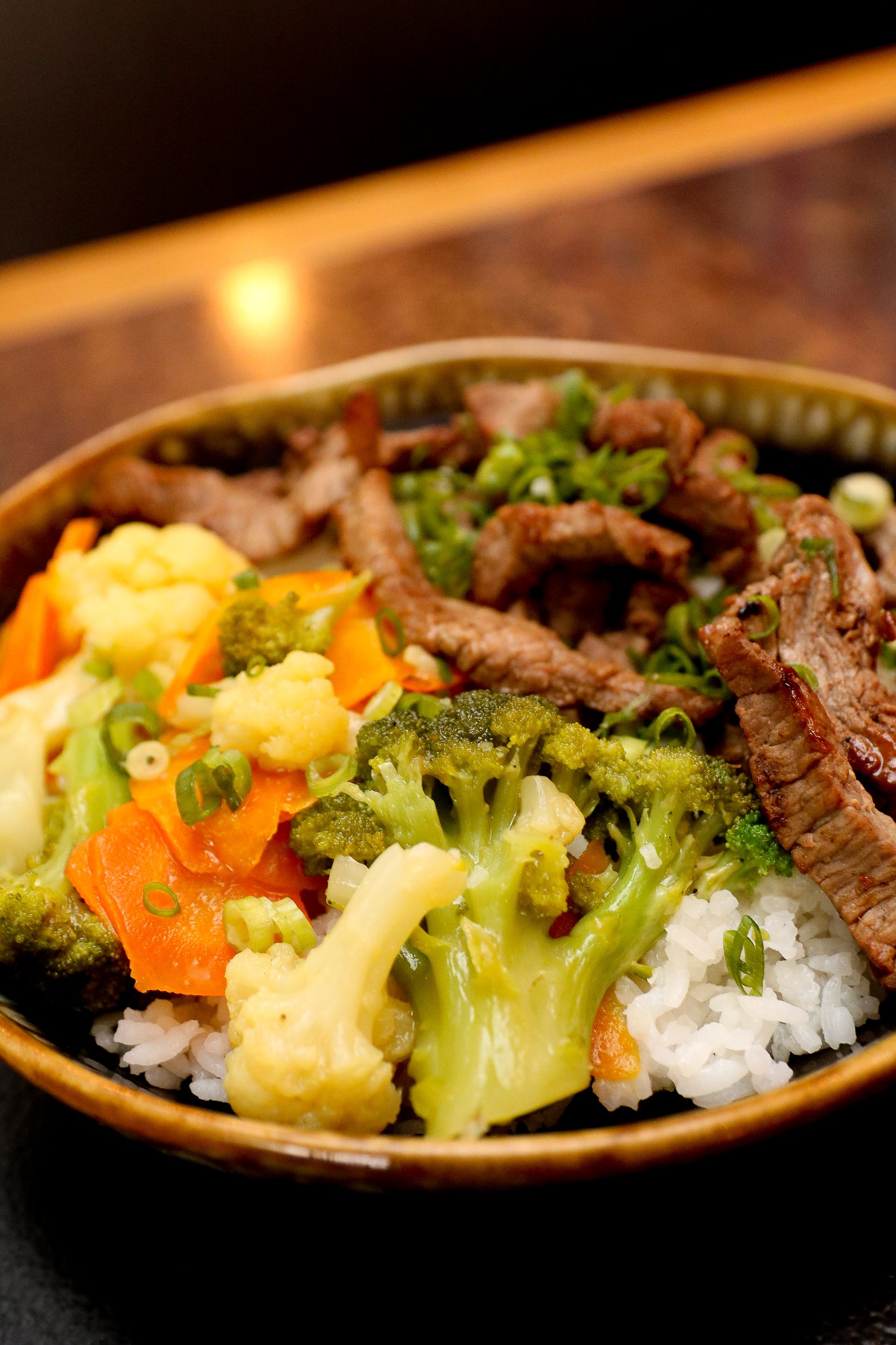 Teppan de camarão com legumes e arroz